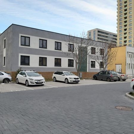 Living Bratislava By The Bus Station Hostel Exterior foto