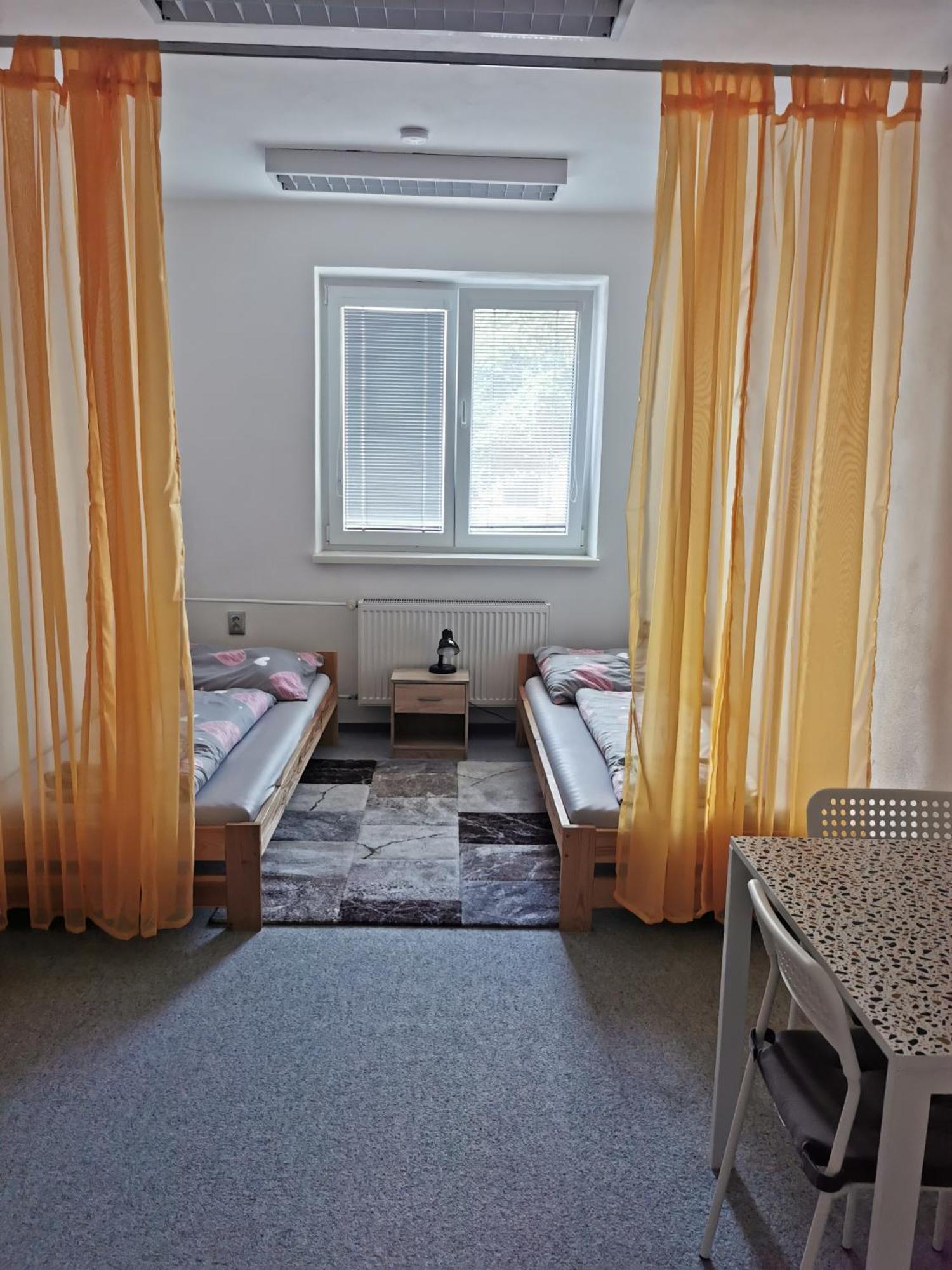 Living Bratislava By The Bus Station Hostel Exterior foto